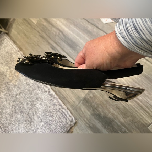 Anne Klein Black Suede Peep-Toe shoes - Picture 7 of 8